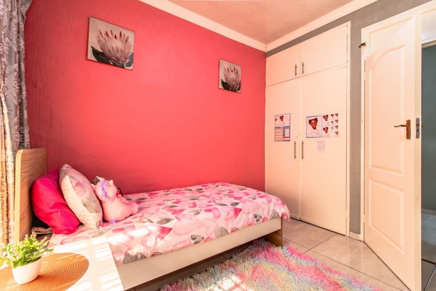 5 Bedroom Property for Sale in Glenanda Gauteng