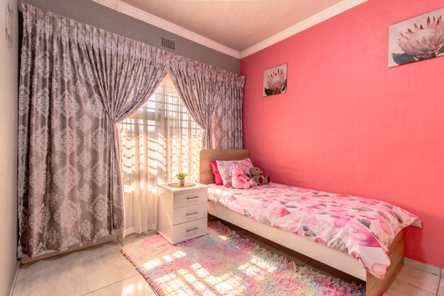 5 Bedroom Property for Sale in Glenanda Gauteng