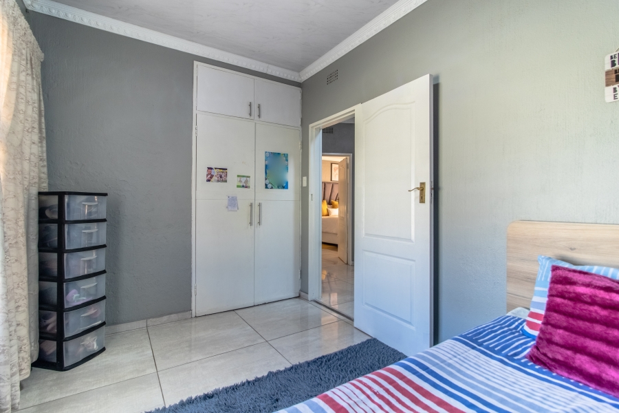 5 Bedroom Property for Sale in Glenanda Gauteng