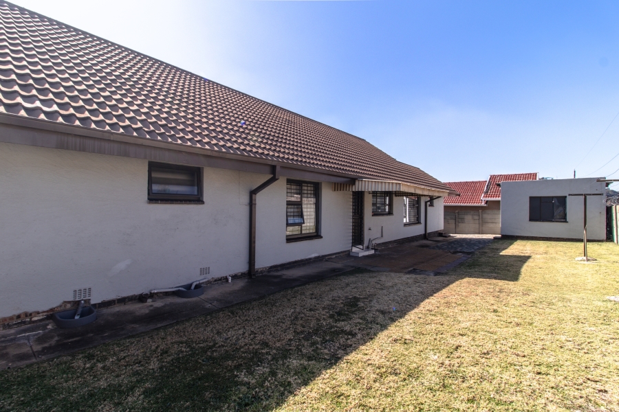 5 Bedroom Property for Sale in Glenanda Gauteng