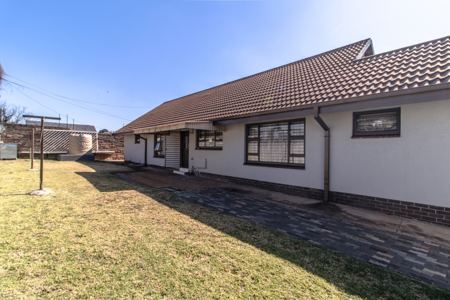 5 Bedroom Property for Sale in Glenanda Gauteng