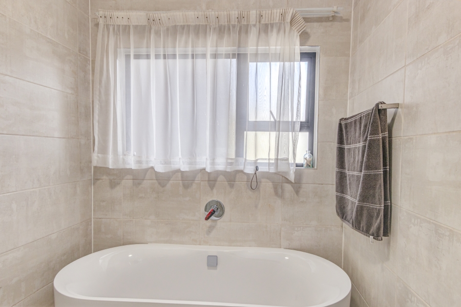 3 Bedroom Property for Sale in Waterfall Gauteng