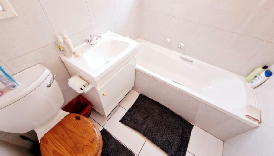 3 Bedroom Property for Sale in Bassonia Gauteng