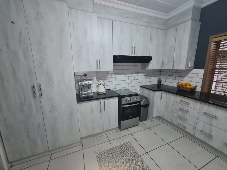 To Let 3 Bedroom Property for Rent in Moregloed Gauteng