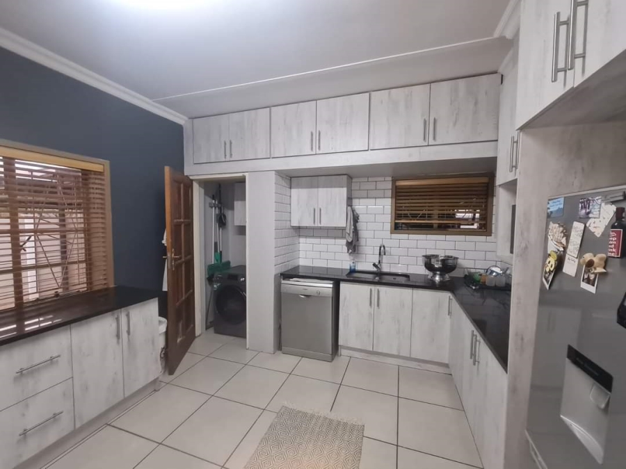 To Let 3 Bedroom Property for Rent in Moregloed Gauteng