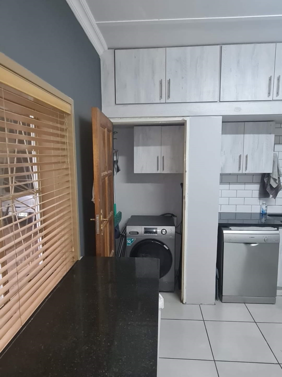 To Let 3 Bedroom Property for Rent in Moregloed Gauteng