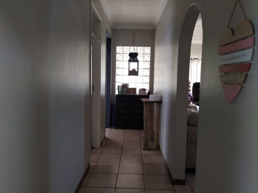 To Let 3 Bedroom Property for Rent in Moregloed Gauteng