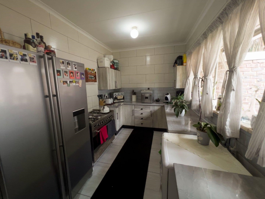 8 Bedroom Property for Sale in Noordheuwel Gauteng