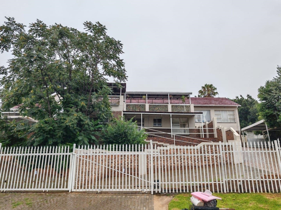 8 Bedroom Property for Sale in Noordheuwel Gauteng