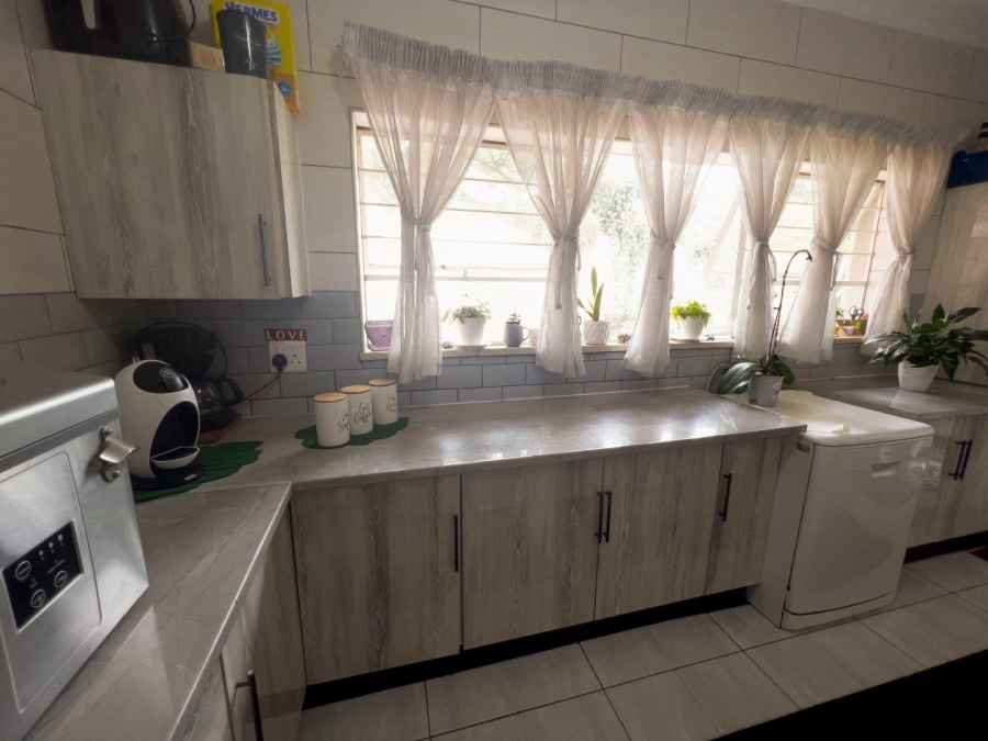 8 Bedroom Property for Sale in Noordheuwel Gauteng