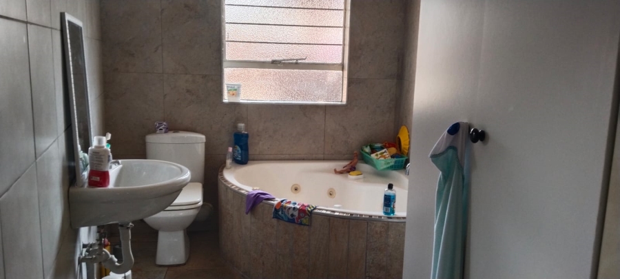 8 Bedroom Property for Sale in Noordheuwel Gauteng