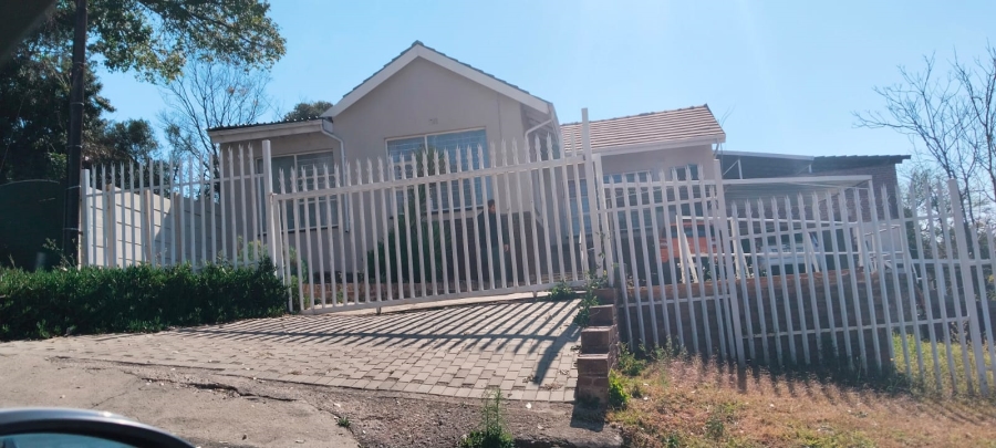 8 Bedroom Property for Sale in Noordheuwel Gauteng