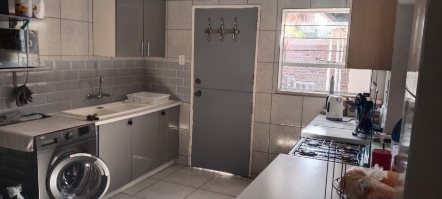 8 Bedroom Property for Sale in Noordheuwel Gauteng