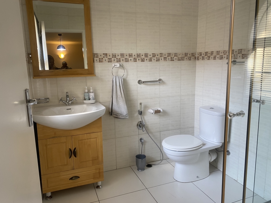 5 Bedroom Property for Sale in Mondeor Gauteng