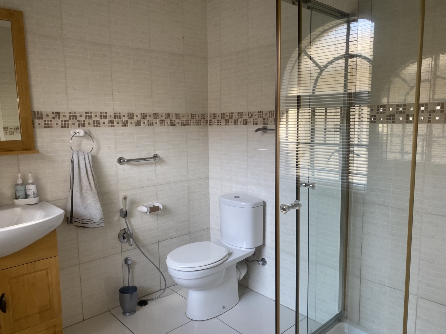 5 Bedroom Property for Sale in Mondeor Gauteng