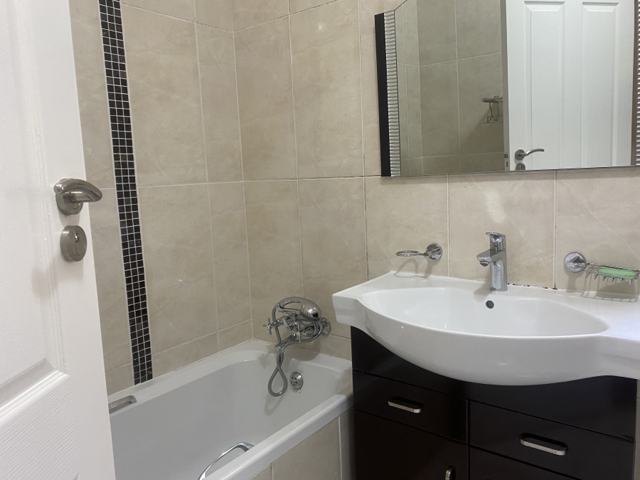 5 Bedroom Property for Sale in Mondeor Gauteng