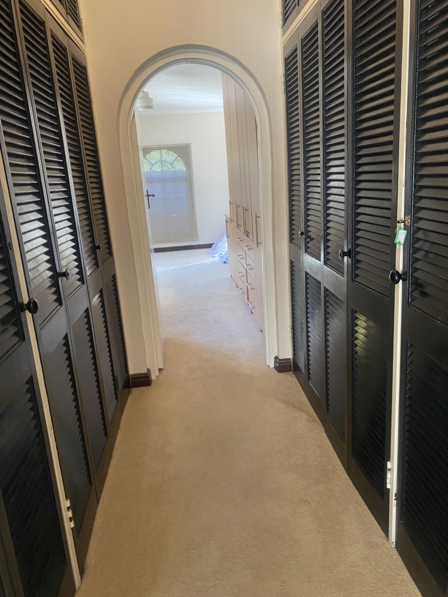 5 Bedroom Property for Sale in Mondeor Gauteng