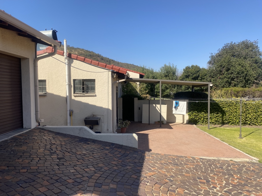 5 Bedroom Property for Sale in Mondeor Gauteng