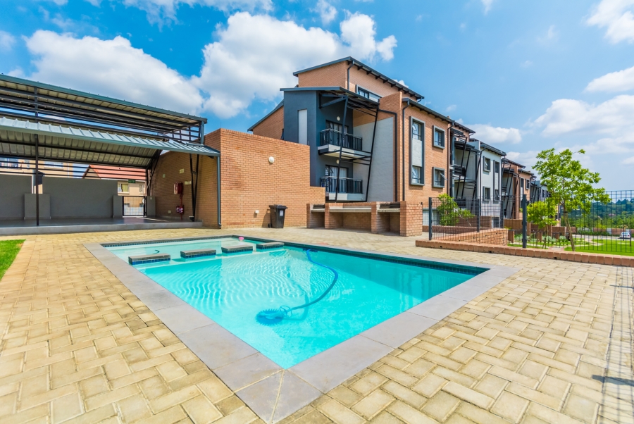 2 Bedroom Property for Sale in Waterfall Ridge Gauteng