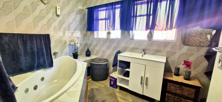 4 Bedroom Property for Sale in Magalieskruin Gauteng