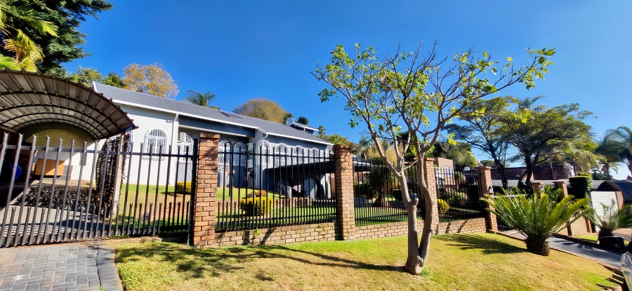 4 Bedroom Property for Sale in Magalieskruin Gauteng