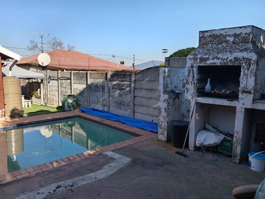 3 Bedroom Property for Sale in Roodepoort North Gauteng