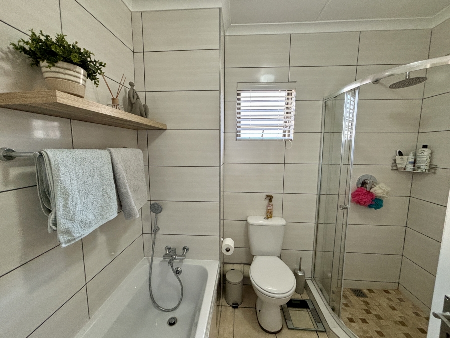 To Let 2 Bedroom Property for Rent in Barbeque Downs Gauteng