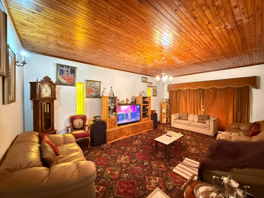 5 Bedroom Property for Sale in Kameeldrift East Gauteng
