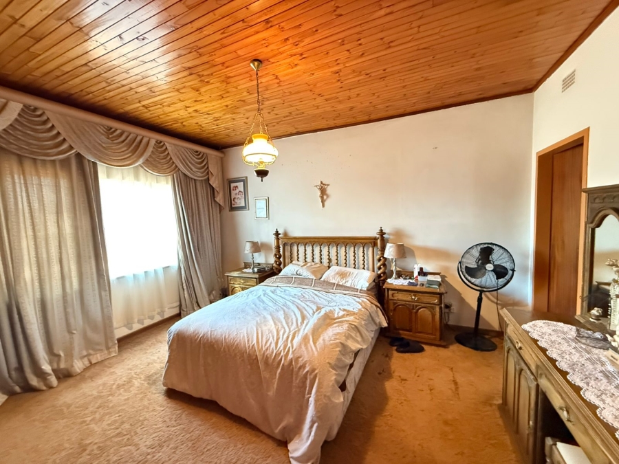 5 Bedroom Property for Sale in Kameeldrift East Gauteng