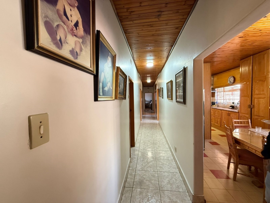 5 Bedroom Property for Sale in Kameeldrift East Gauteng