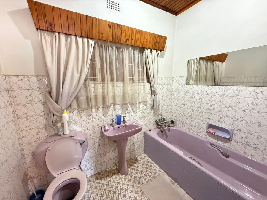 5 Bedroom Property for Sale in Kameeldrift East Gauteng