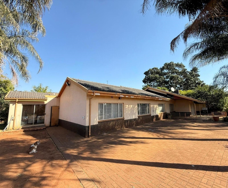5 Bedroom Property for Sale in Kameeldrift East Gauteng