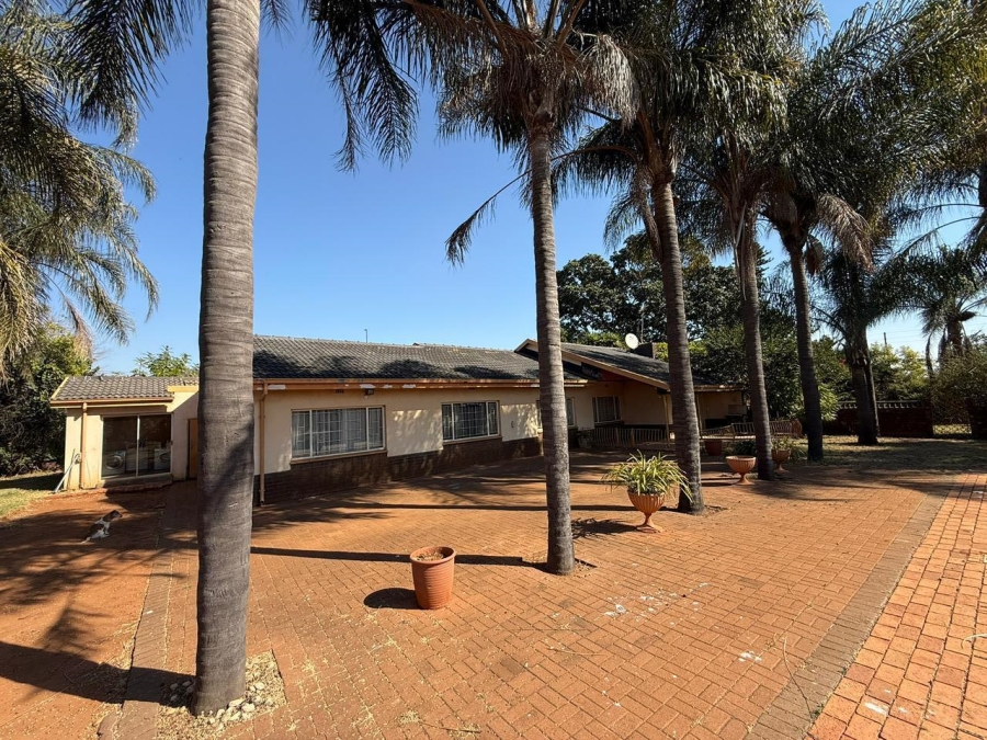 5 Bedroom Property for Sale in Kameeldrift East Gauteng