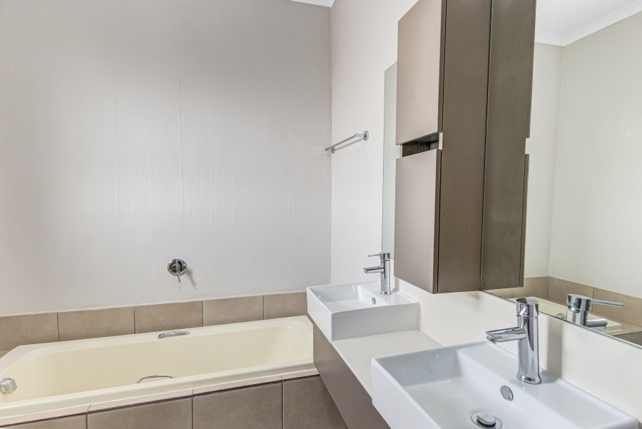 3 Bedroom Property for Sale in Broadacres Gauteng