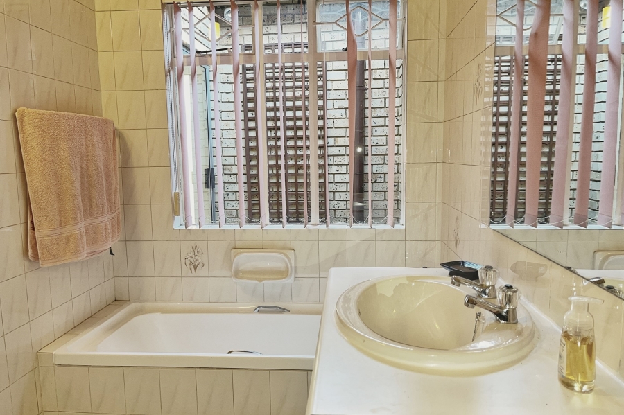 3 Bedroom Property for Sale in Fairland Gauteng