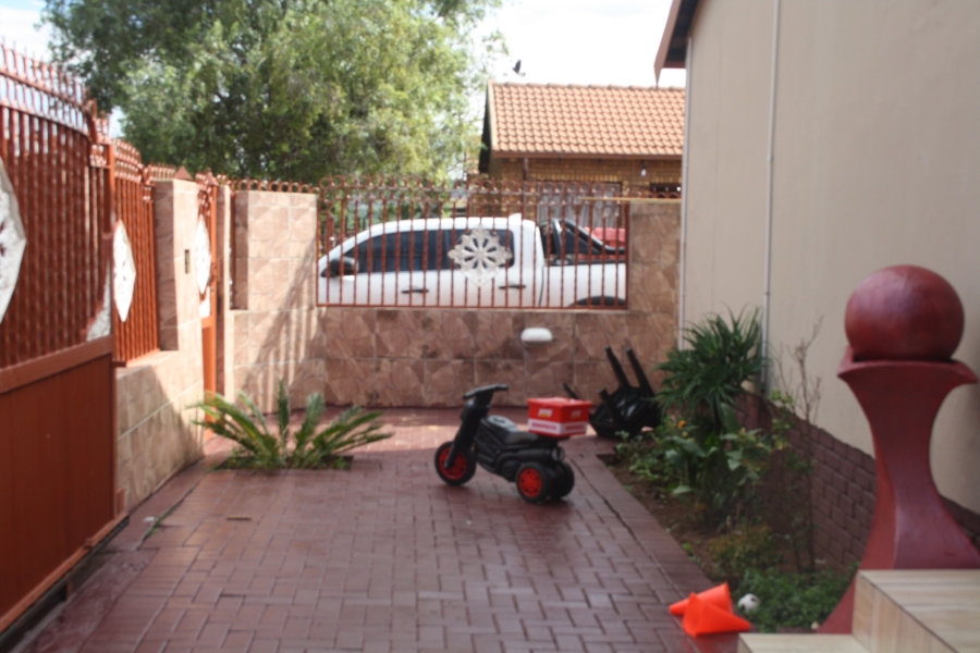 4 Bedroom Property for Sale in Philip Nel Park Gauteng