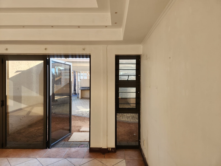 To Let commercial Property for Rent in Wilgeheuwel Gauteng
