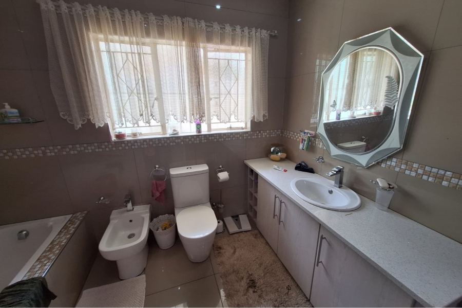 4 Bedroom Property for Sale in South Crest Gauteng