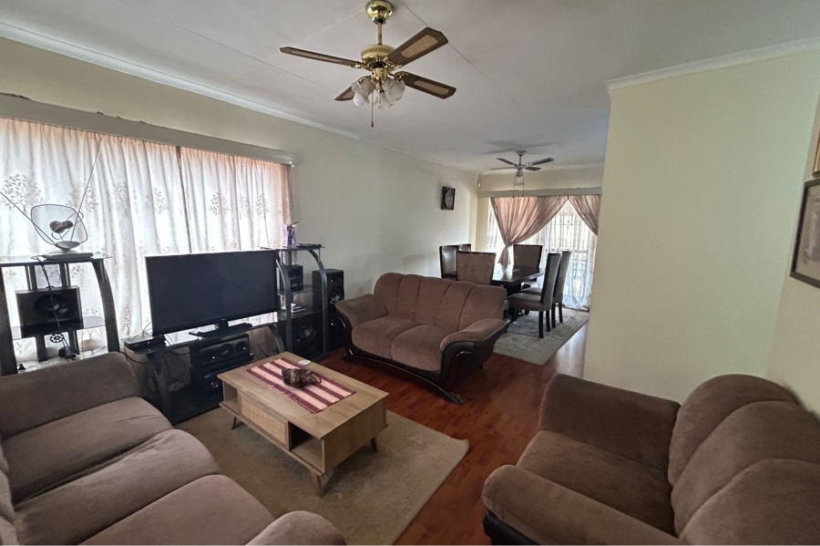 To Let 3 Bedroom Property for Rent in The Orchards Gauteng