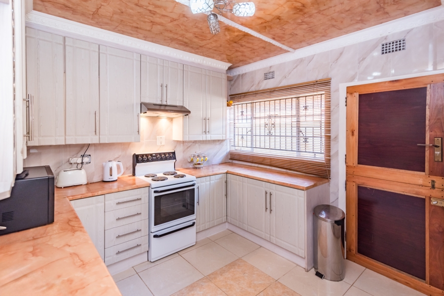 3 Bedroom Property for Sale in Protea North Gauteng