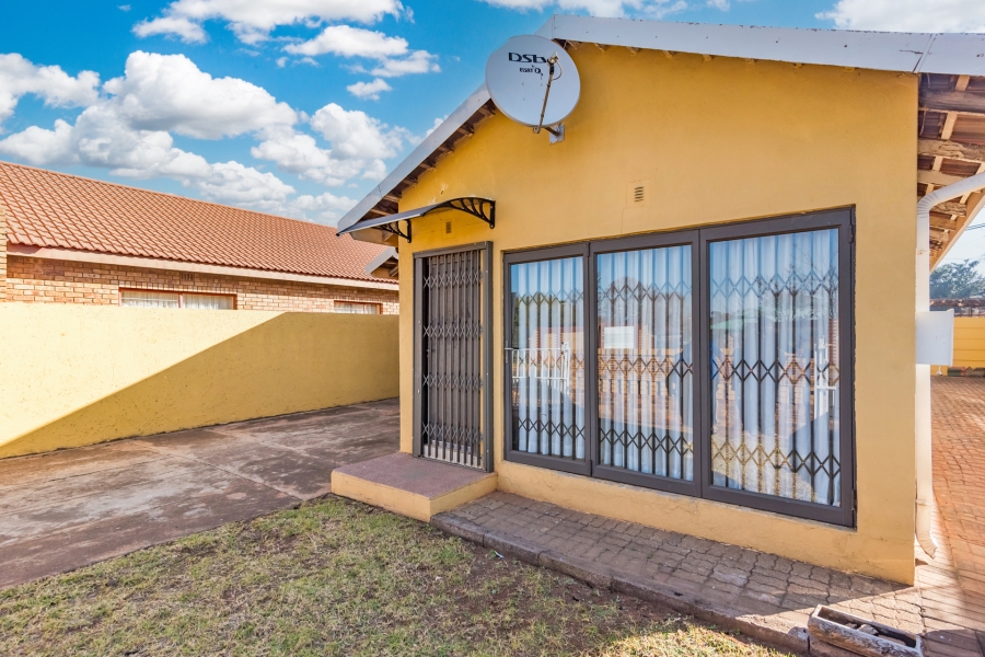 3 Bedroom Property for Sale in Protea North Gauteng
