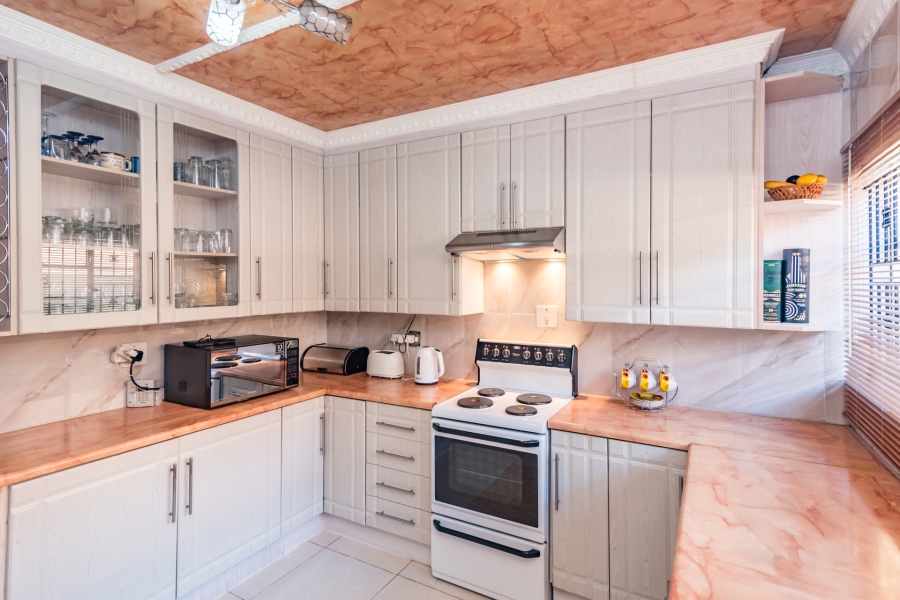 3 Bedroom Property for Sale in Protea North Gauteng
