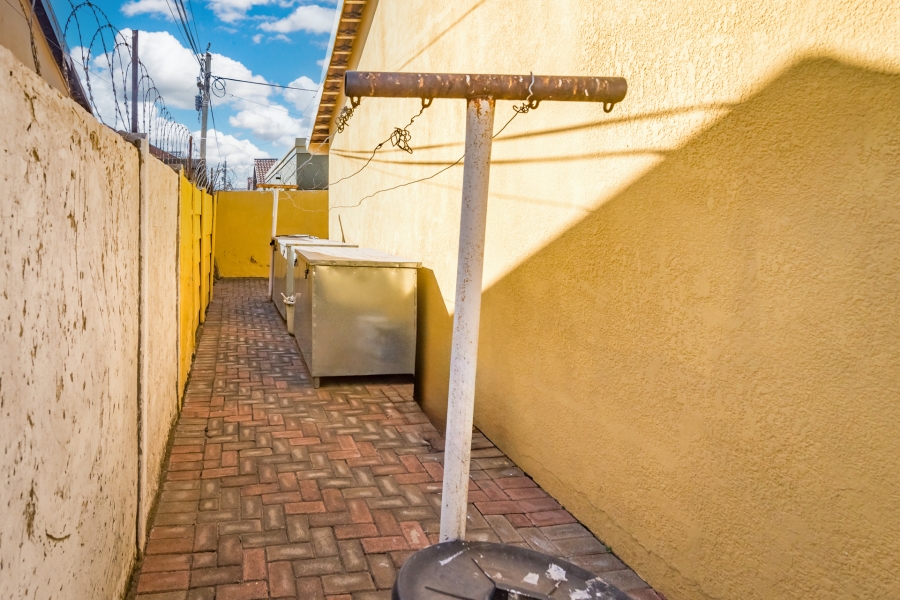 3 Bedroom Property for Sale in Protea North Gauteng