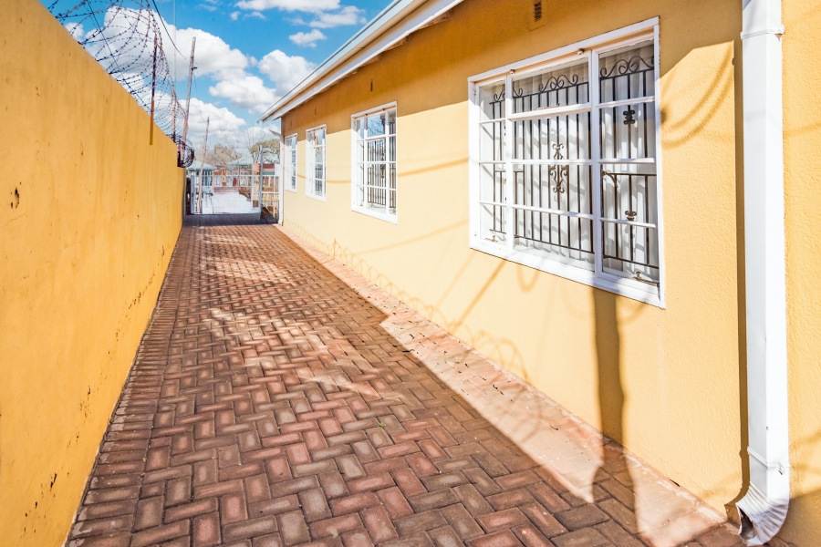 3 Bedroom Property for Sale in Protea North Gauteng