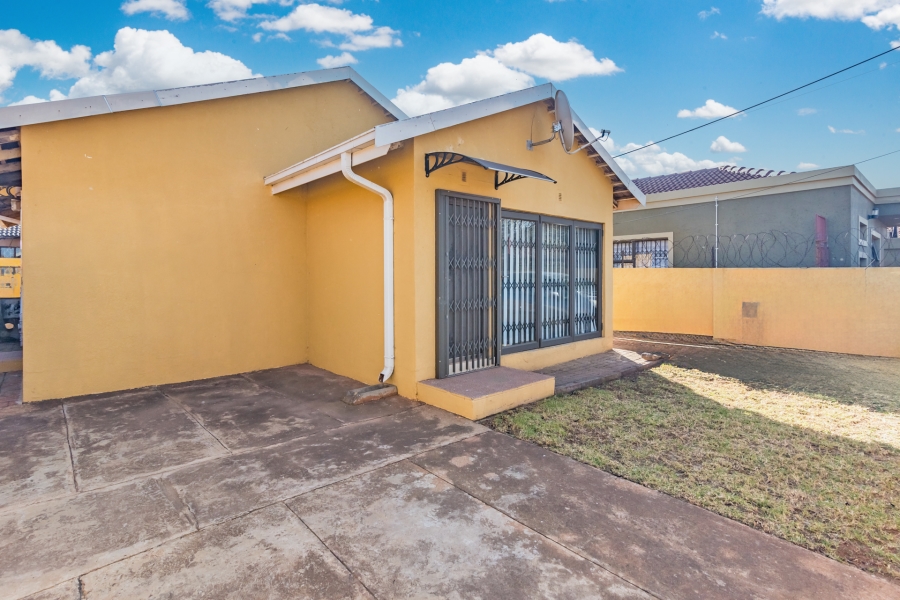 3 Bedroom Property for Sale in Protea North Gauteng