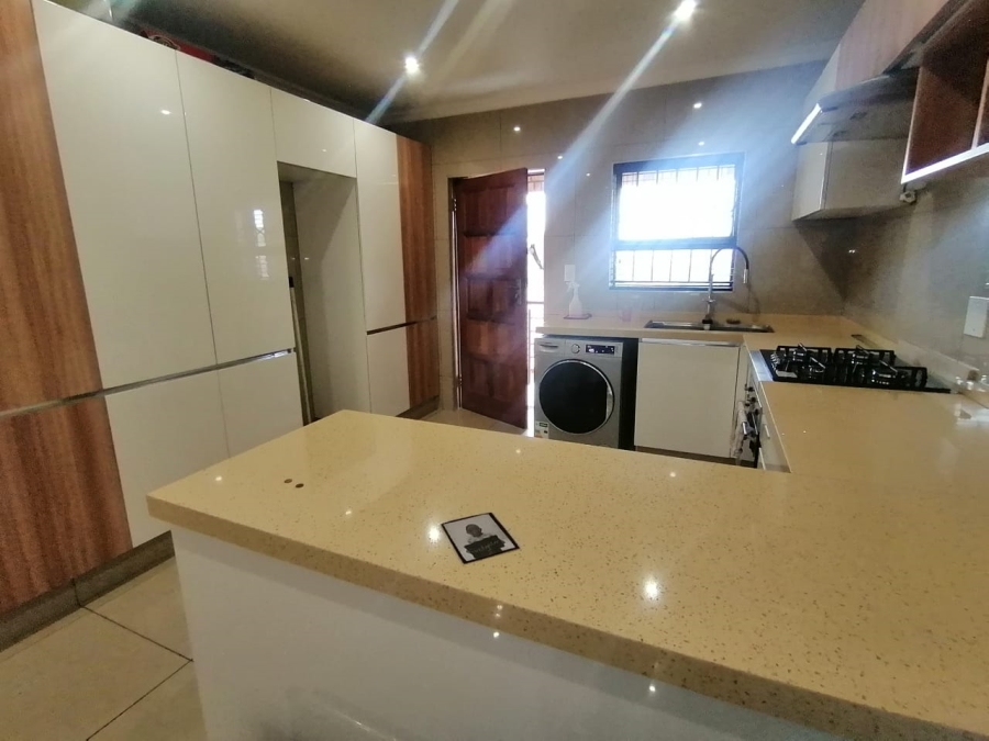 To Let 2 Bedroom Property for Rent in Mondeor Gauteng