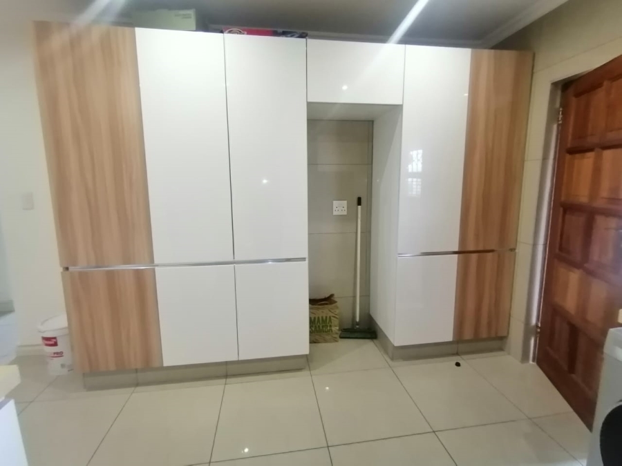 To Let 2 Bedroom Property for Rent in Mondeor Gauteng