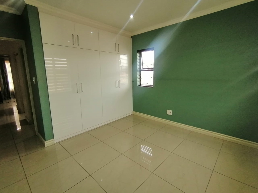 To Let 2 Bedroom Property for Rent in Mondeor Gauteng