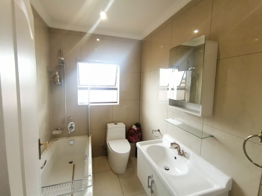 To Let 2 Bedroom Property for Rent in Mondeor Gauteng