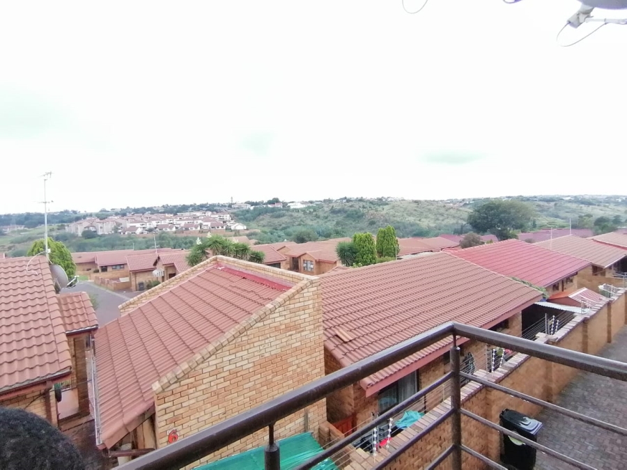 To Let 2 Bedroom Property for Rent in Mondeor Gauteng